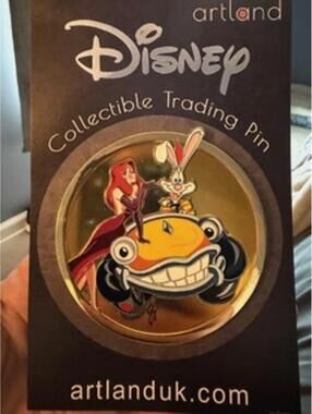 Disney Artland Roger Rabbit And Jessica Rabbit and Benny LE 26/200 Pin